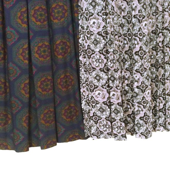 Lot of 2 Vintage Pleated Skirts M(8) Lands End SK&Co Medallions Navy Black White - Picture 3 of 10
